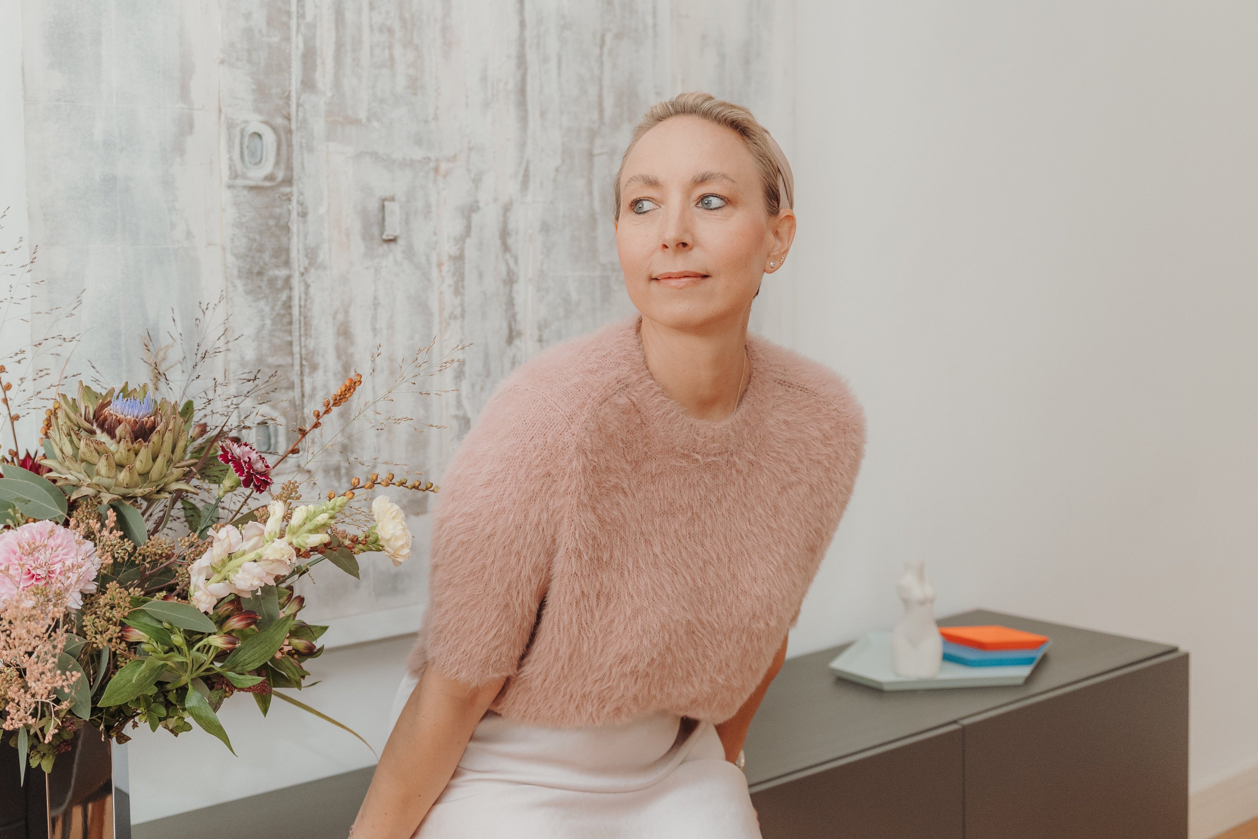 Portrait der Gründerin Nicola Wetzel mit über zwei Jahrzehnten Erfahrung in Brand Strategy und Design