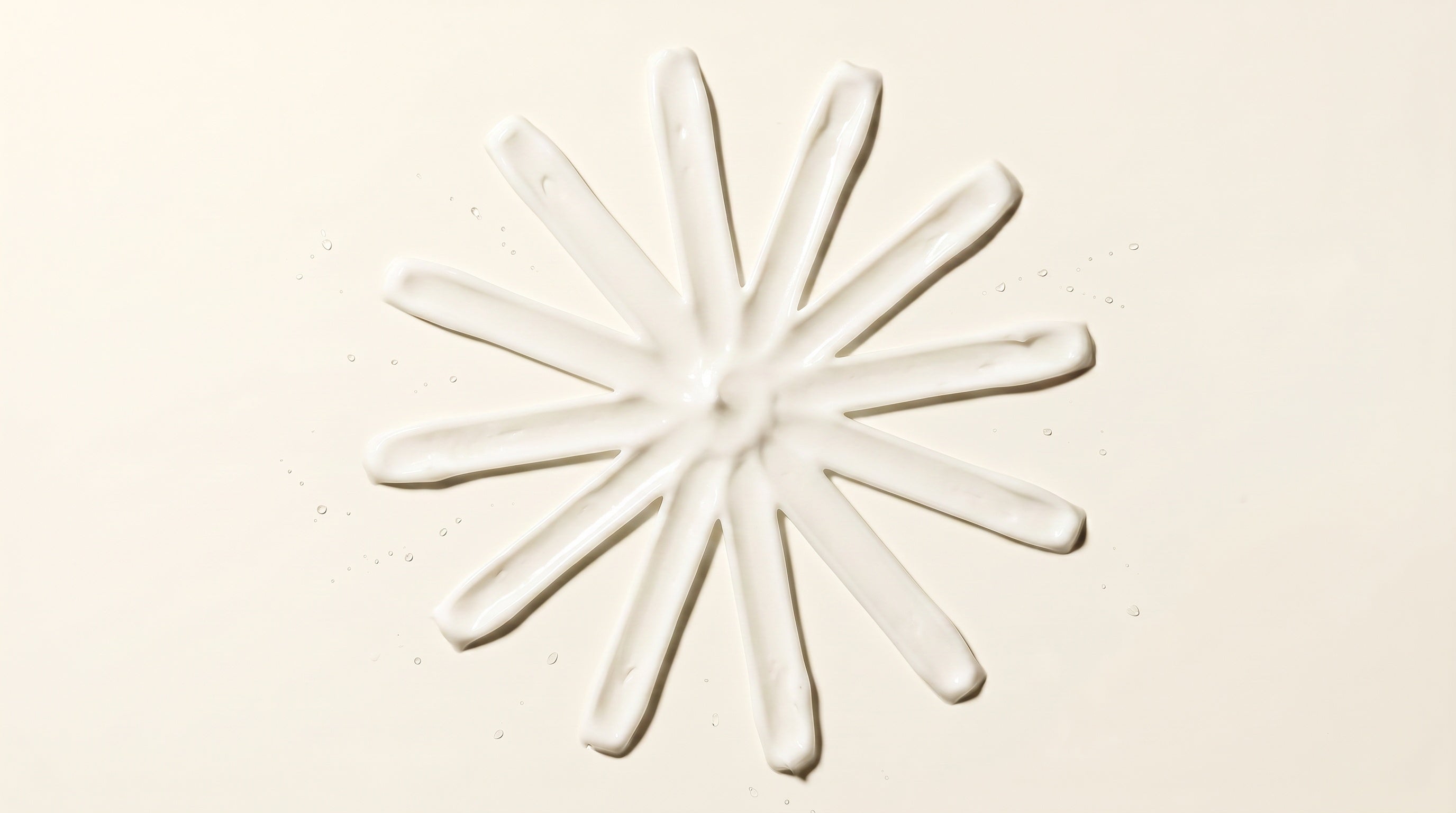 Cremetextur der Healyni Scar Care Formula spendet Feuchtigkeit für Narben